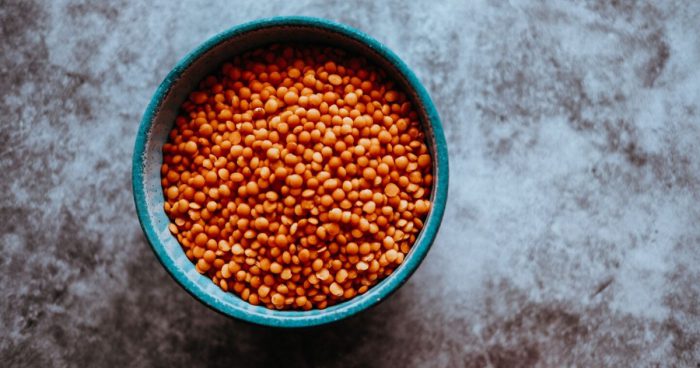Čočka také obsahuje až 25 % proteinů, proto je často považována za skvělou alternativu masa.