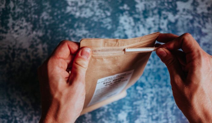 K výběrové kvalitní zrnkové kávě patří kvalitní opakovaně uzavíratelný obal.